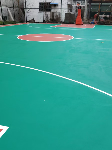 鲤城 球场长期使用易出现地面开裂